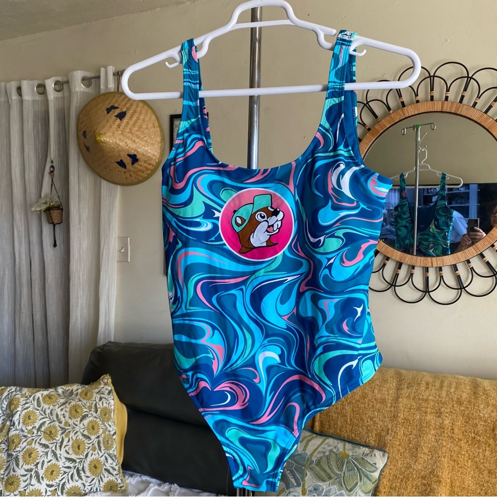 Buc-ees Beaver One Piece Swimsuit Blue Green Swirl Buc-ees Size Large NWOT